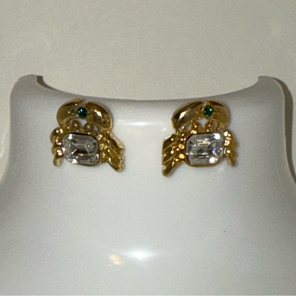 Gold Tone and Green Crab Cancer Zodiac Earrings